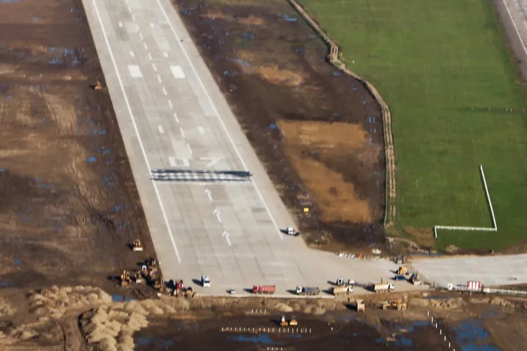 Pista de 2,100 de metri TESTATĂ cu un avion ușor, de către Horea Uioreanu - FOTO