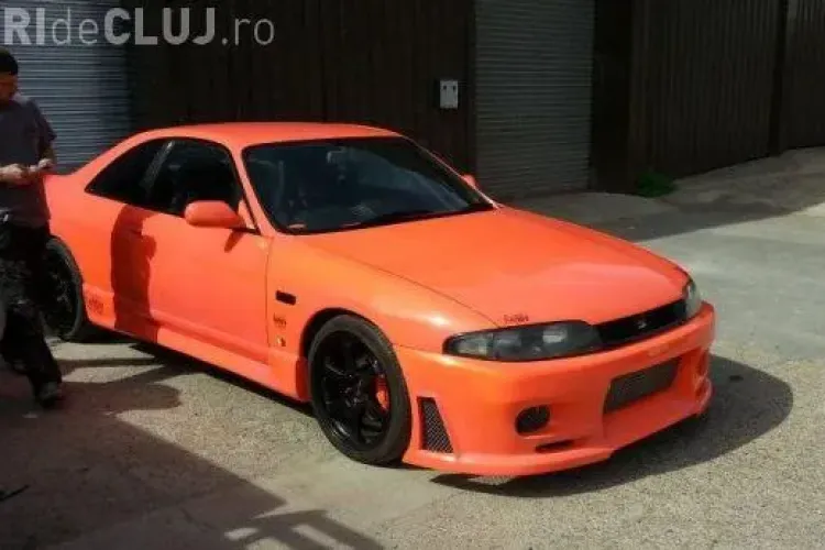 CLIPUL ZILEI: Mașina care își schimbă culoarea dacă arunci cu apă pe ea VIDEO