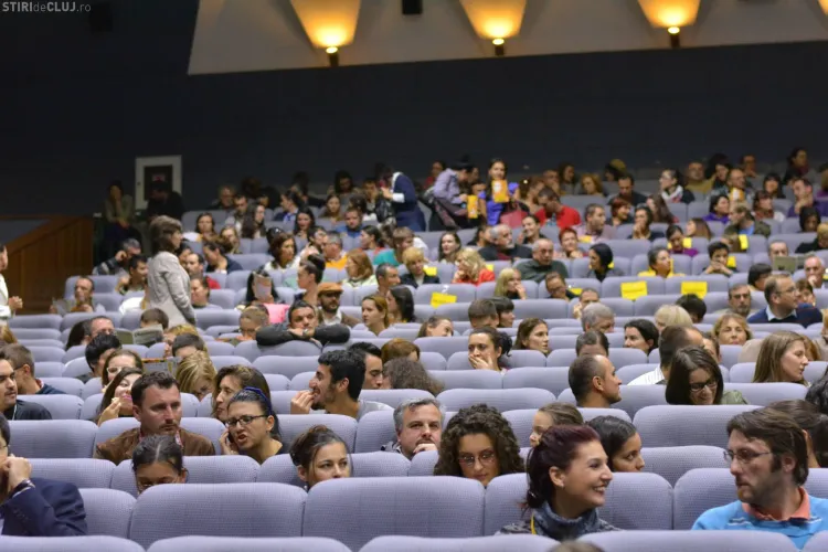 A început Comedy Cluj, ediţia a 5-a! Vor fi vizionări de film și la Clădirea Casino - VIDEO