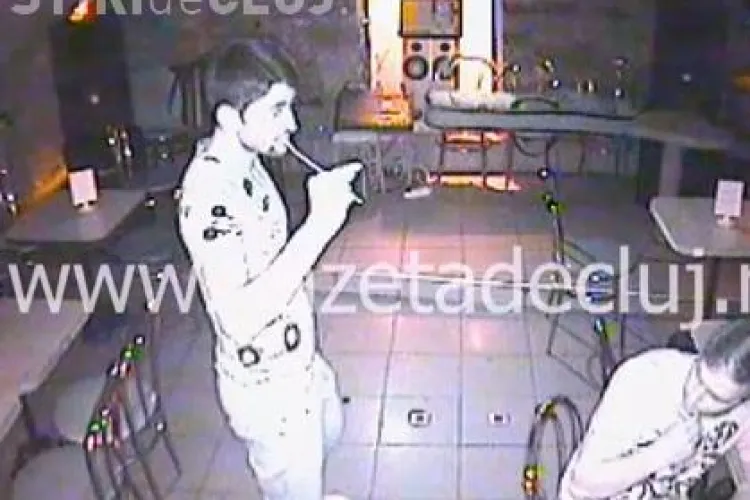 Tamaș și Florin Costea, de la CFR Cluj, BEȚI într-un bar. Și-au arătat chiloții în Romantic Club - VIDEO