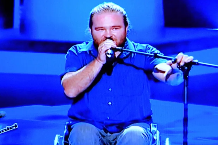 VOCEA ROMÂNIEI - VIDEO / Florin Mândru, concurentul imobilizat într-un scaun cu rotile