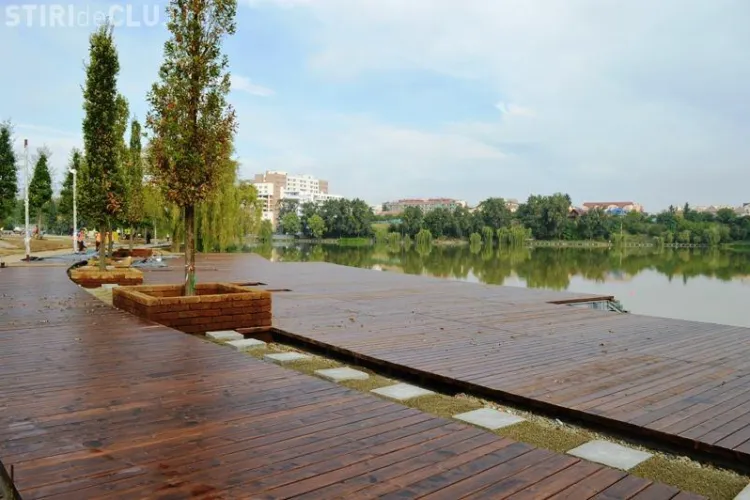 Cum arată noul parc de pe malul lacului Gheorgheni. Pontonul va fi punctul principal de atracție - FOTO