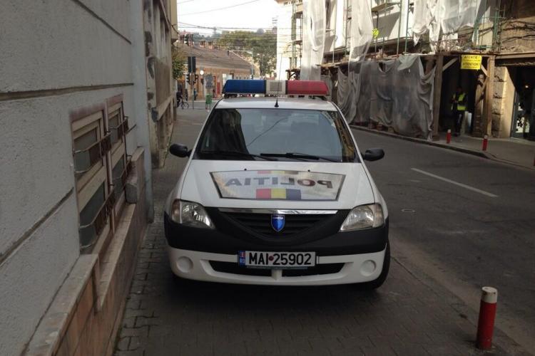 Așa parchează Poliția la Cluj: ”Dacă eu parcam asa ma îngropau in amenzi” - FOTO