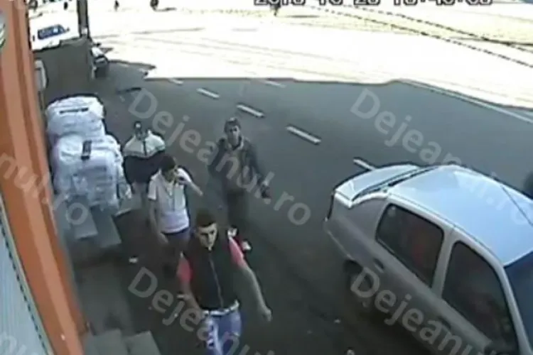 Bătrână tâlhărită la Dej în plină zi. Sunt CĂUTAȚI hoții! Îi poți vedea în POZE AICI