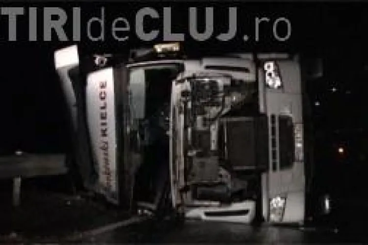 Accidente în serie pe DN1C. Două TIR-uri s-au răsturnat pe șosea VIDEO