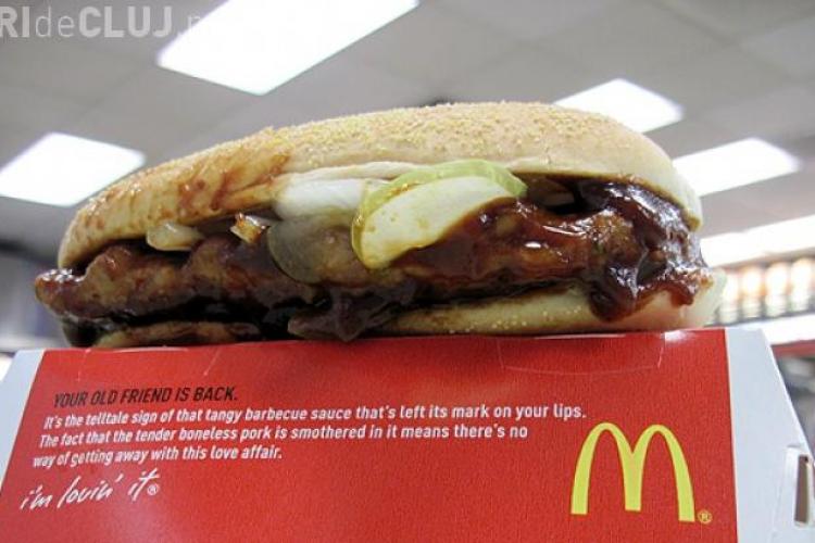 Scandal pe internet: Cum arată carnea dintr-un sandwich de la McDonald's înainte de a fi preparată FOTO