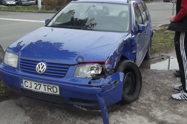 Accident la podul Calvaria! Un șofer clujean a fost lovit de tramvaiul MOV - FOTO