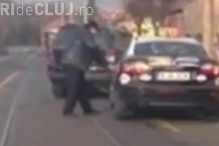 Taximetrist bătut de șoferul unui Mercedes pe Bulevardul Muncii Cluj - VIDEO