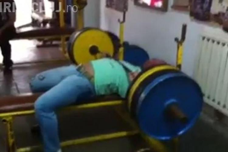 Ce a pățit un culturist clujean când împingea 180 de kilograme la piept - VIDEO