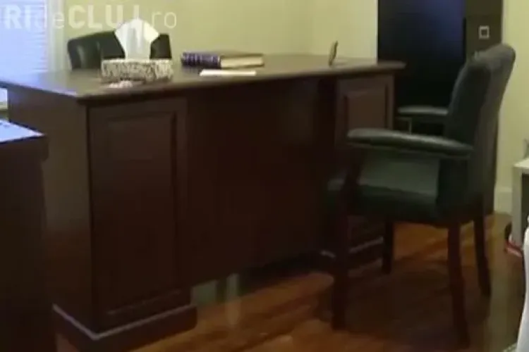A cumpărat un birou de pe internet! Ce a găsit în el l-a surprins - VIDEO