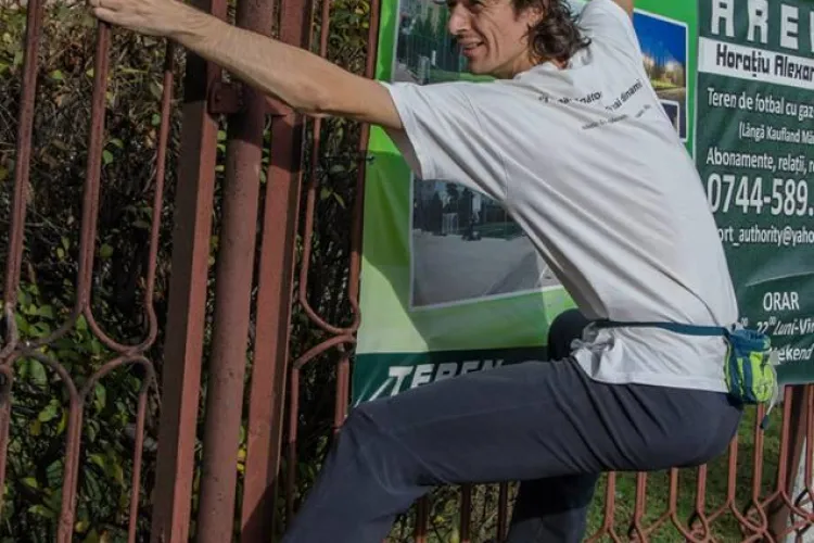 Ecologiștii INVADEAZĂ zona verde de la blocul ”semilună” de pe Plopilor - FOTO