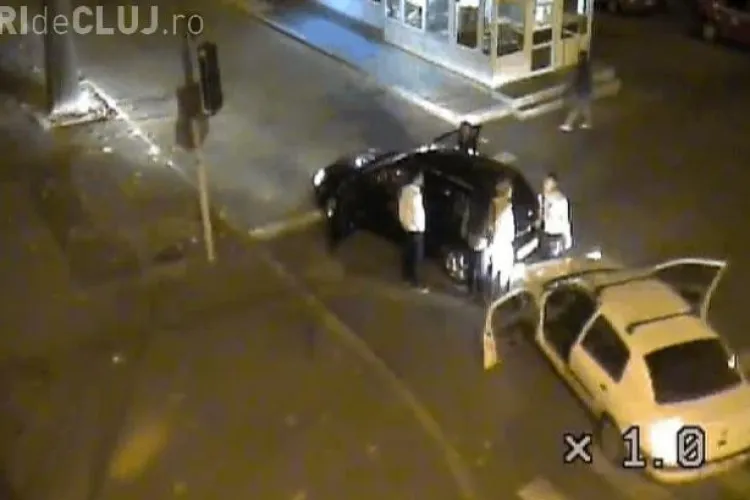 Cum se bat șoferițele în trafic, în urma unui accident - VIDEO