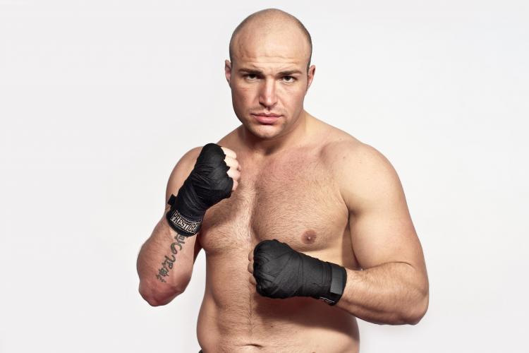 Răzvan Benche va lupta în Olanda, într-o gală internaţională de kickbox