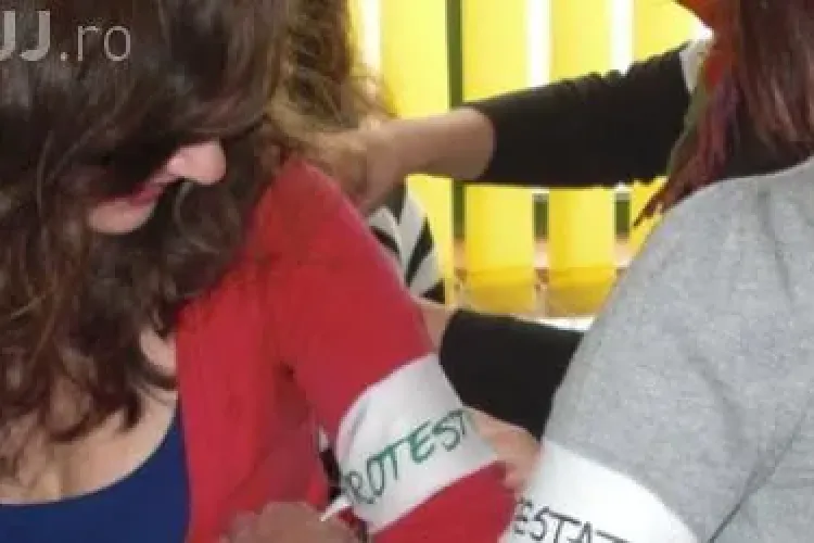 Elevii sunt în GREVĂ JAPONEZĂ, iar studenții din Cluj ies în Piața Unirii