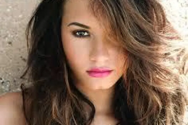 Încă o fostă vedetă Disney rămâne goală într-un videoclip? Vezi fotografiile care au stârnit controverse FOTO