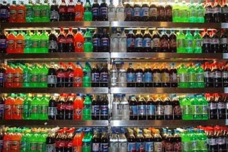 Bei mai mult de două doze de suc pe zi? Vezi ce e întâmplă cu organismul tău