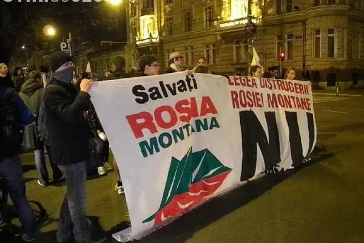 Câteva sute de oameni au protestat la Cluj împotriva exploatării de la Roşia Montană