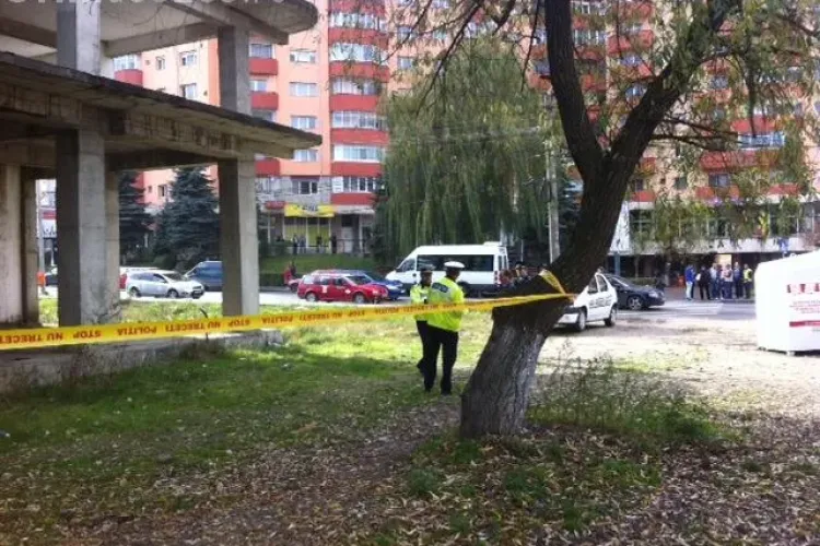 Bărbat mumificat găsit de polițiști în scara unui bloc din Dej VIDEO