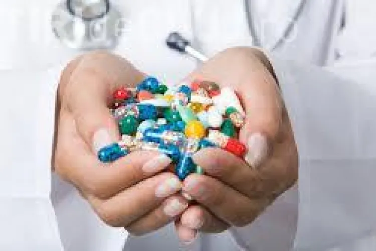 Șeful Casei de Asigurări: Din 2014, spitalele vor fi sancţionate dacă pun pacienţii să îşi cumpere medicamente