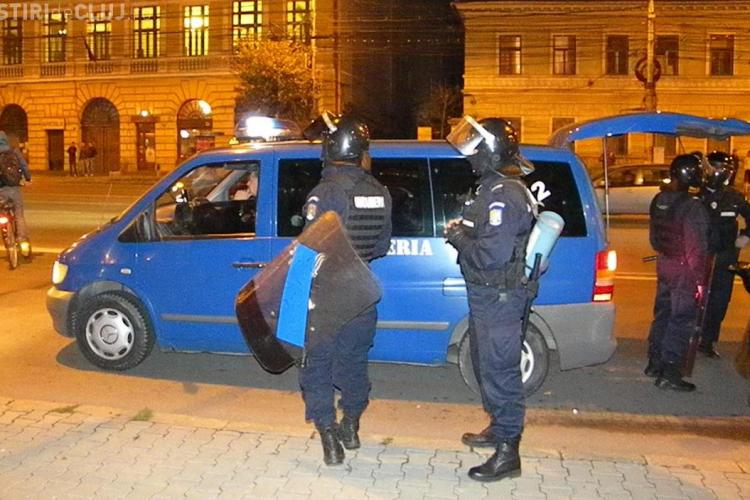 Ce spune Jandarmeria Cluj despre BĂTAIA administrată protestatarilor de la Roșia Montană? MOSTRĂ de LIMBAJ DE LEMN