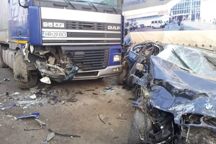 Imagini de la accidentul din Gilău, care a șocat opinia publică! BMW -ul făcut PRAF - FOTO