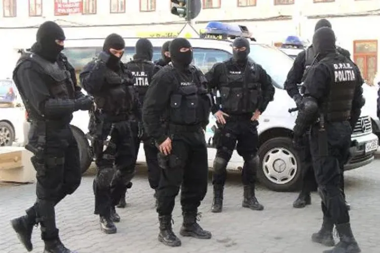 Descindere DIICOT la Cluj. Au percheziționat șase suspecți de trafic de minori