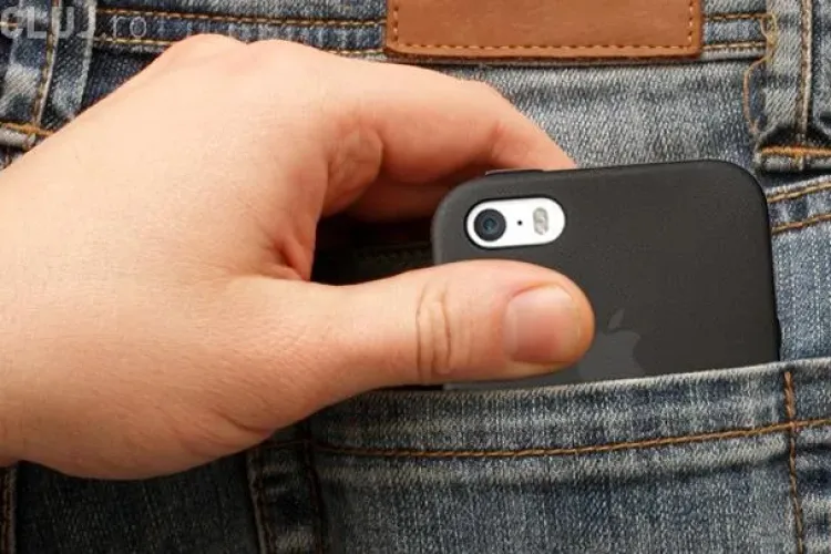 Un bărbat a fost prădat de hoțul politicos din China. I-a furat telefonul, dar i-a trimis numerele din agendă scrise de mână