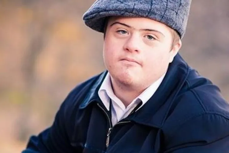 Aniversare tristă pentru elevul cu sindrom Down din Cluj, care a luat BAC -ul. A fost dat afară IARĂȘI de la școală