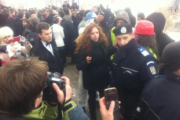 Dialog FABULOS între o protestatară și Victor Ponta la Cluj