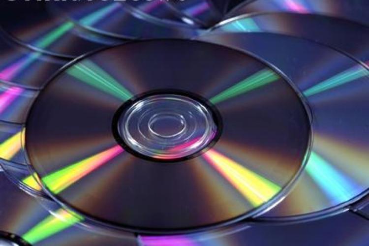 Polițiștii clujeni au confiscat CD-uri contrafăcute din Piața Mărăști