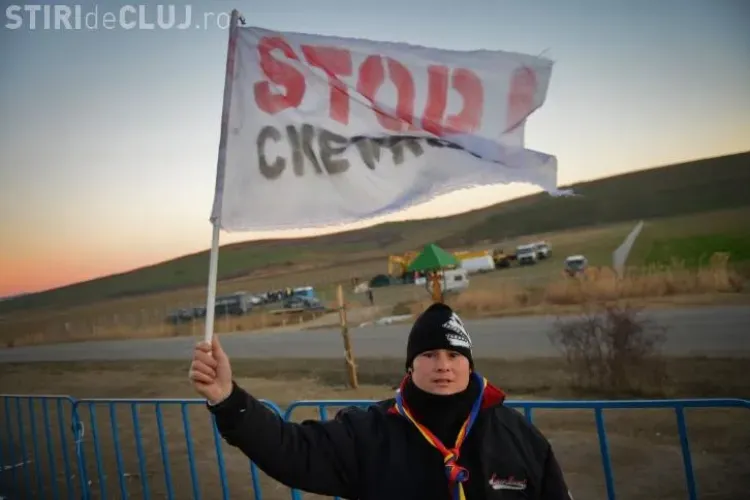 Protestatarii de la Pungești au devenit violenți. Au rupt gardul de la Chevron