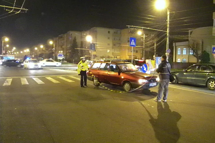 Accident pe Nicolae Titulescu, în Gheorgheni! O tânără a fost lovită pe trecerea de pietoni de o EPAVĂ pe roți - FOTO