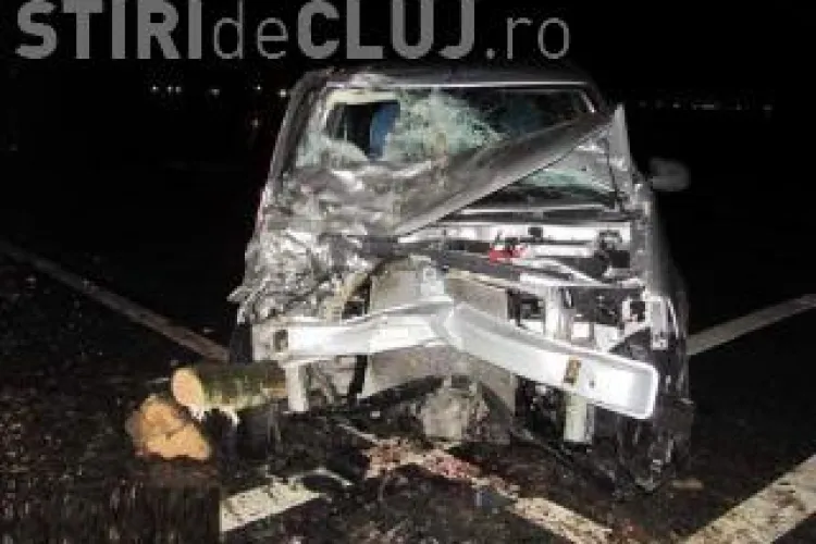 Accident GRAV pe Autostrada Transilvania! Două persoane sunt blocate într-o mașină