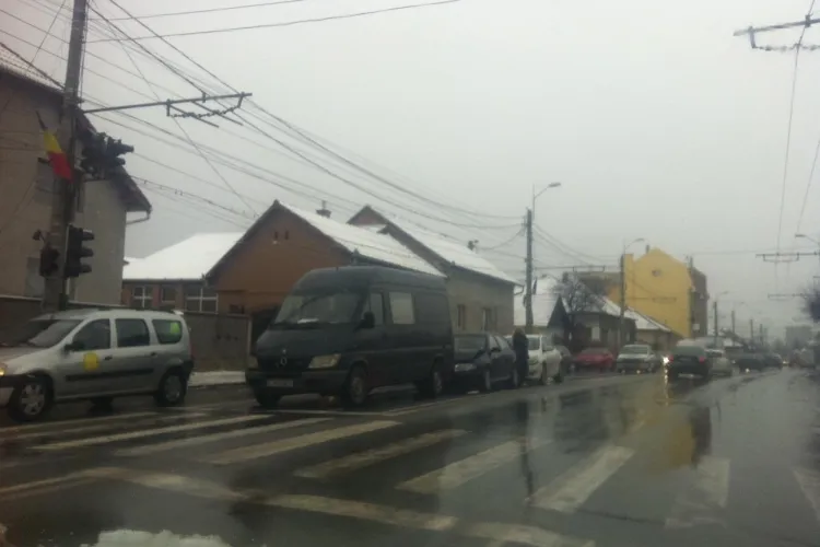 Accident în lanț pe Traian Vuia! Mai multe mașini s-au tamponat - FOTO