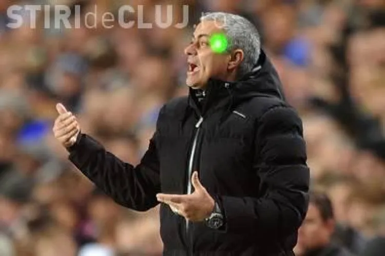 Un român a fost arestat la Londra pentru că i-a băgat laser-ul în ochi lui Mourinho în meciul cu Steaua