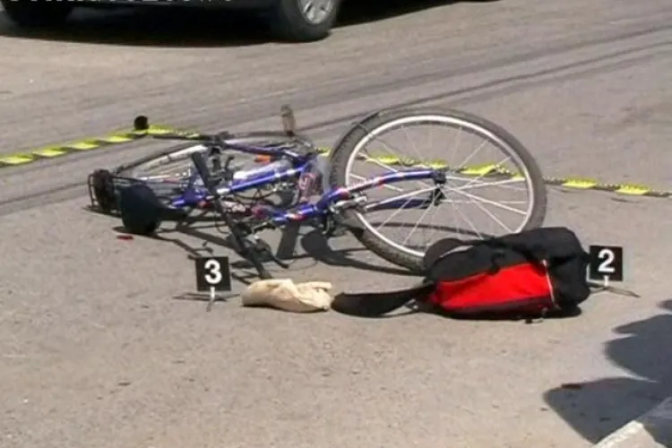 Biciclist de 74 de ani accidentat grav de un șofer care umbla cu parbrizul înghețat