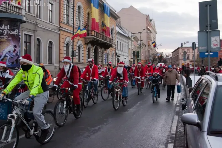 Moșii pe bicicletă au cutreierat Clujul și au dus cadouri copiilor cu deficienţe de auz şi vedere