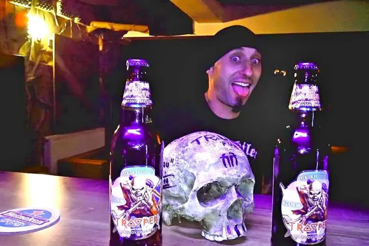 Locatarii de pe strada Horea nu pot dormi noaptea din cauza unui bar de rockeri. Poliția nu poate închide localul