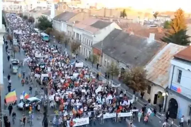 PSD Cluj îl acuză pe Boc că politizează protestele ecologiste: ”Refuză să-și asume prezența trimițând-o pe soția sa”