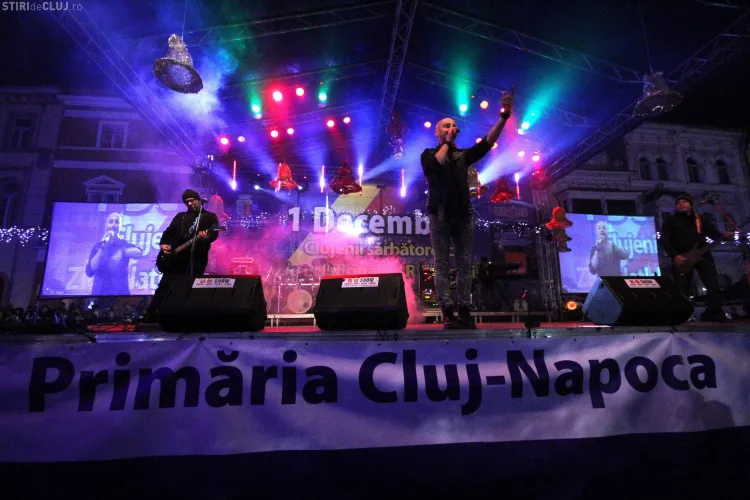 Elena Gheorghe și Voltaj au cântat la Târgul de Crăciun din Piața Unirii - FOTO