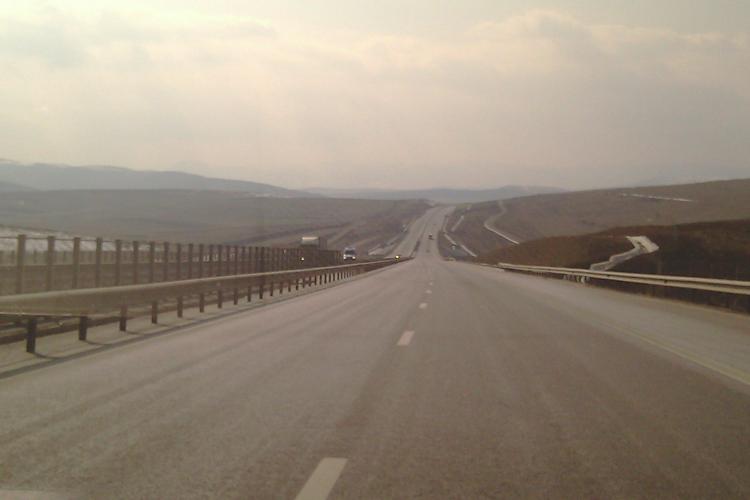 De când vor fi puse taxe pe autostrăzi în România şi cât vom plăti