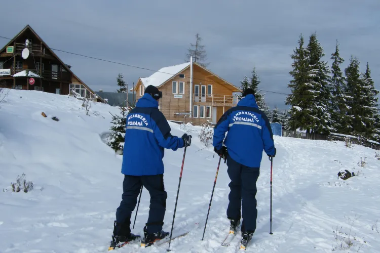 Zăpada depășește 10 de cm în zona de munte din județul Cluj. Jandarmii montani au emis o AVERTIZARE