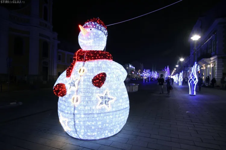 Seară MAGICĂ de Moș Nicolae în Piața Unirii, la Târgul de Cărciun - FOTO