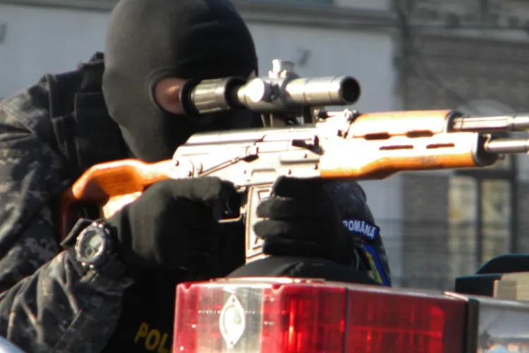 Defilare militară la Cluj de Ziua Națională! Imagini cu tehnica militară de care s-au bucurat 5.000 de clujeni - FOTO și VIDEO