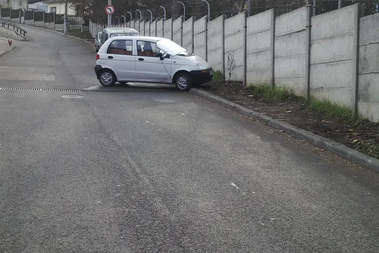 Parcare pe strada Mărginașă din Cluj - FOTO