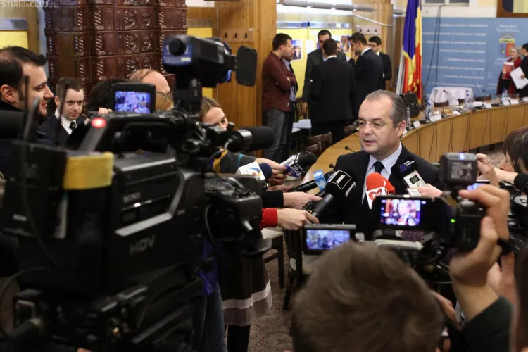 Taxa specială RATUC a picat în Consiliul Local. Emil Boc a acuzat opoziția că e cumpărată de Fany. USL a plecat din sală