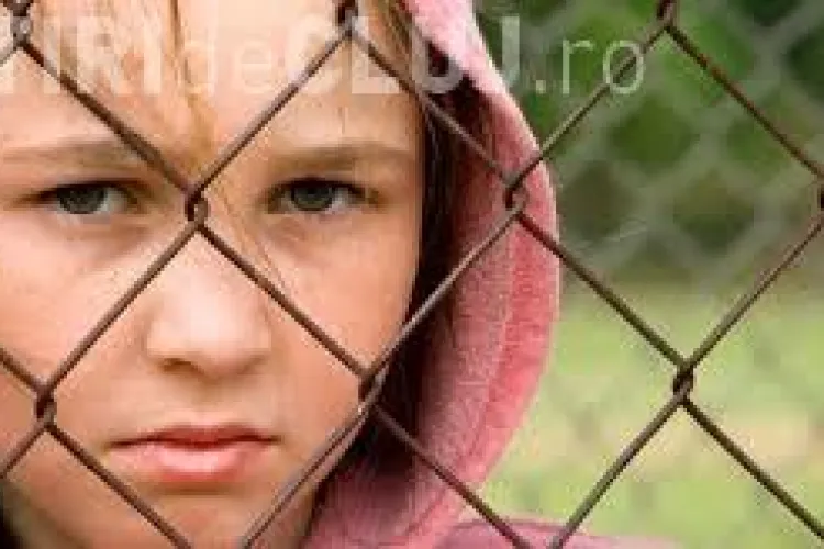 O fată de 12 ani a fost amenințată cu exmatricularea din cauza părului. Vezi cum arată FOTO