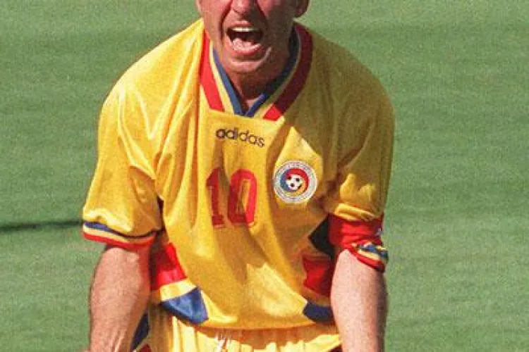 Hagi nu și-a pierdut îndemânarea cu mingea. Vezi ce precizie are VIDEO