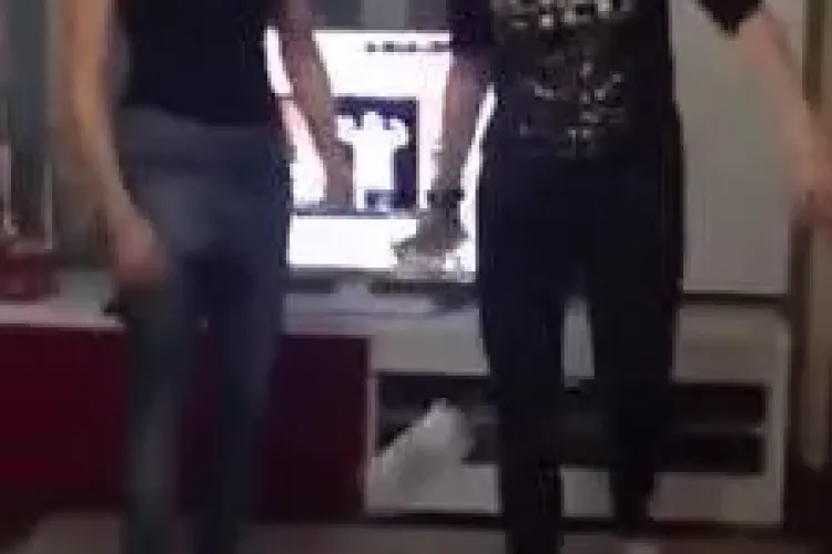 Două eleve de la George Barițiu îl imită pe Nelson Mondialu: ”Asta-i educatie, dom'le!” - VIDEO