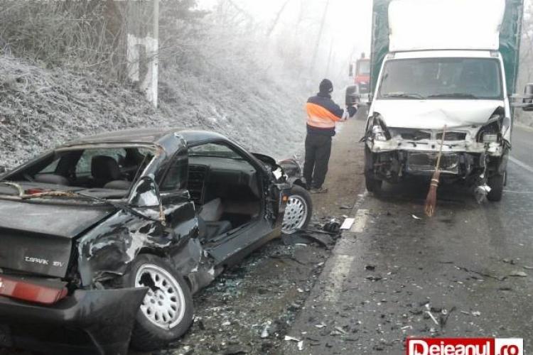 Accident grav la Mociu. Un șofer se află în stare gravă la spital FOTO